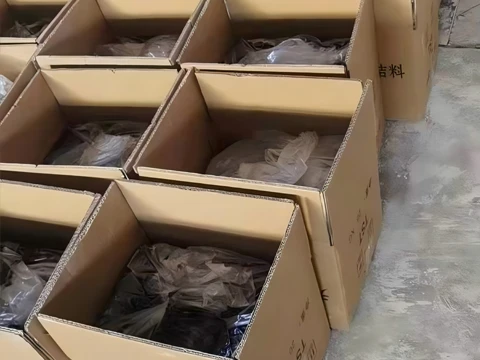 There are many cartons of asphaltic plug joint in the warehouse.