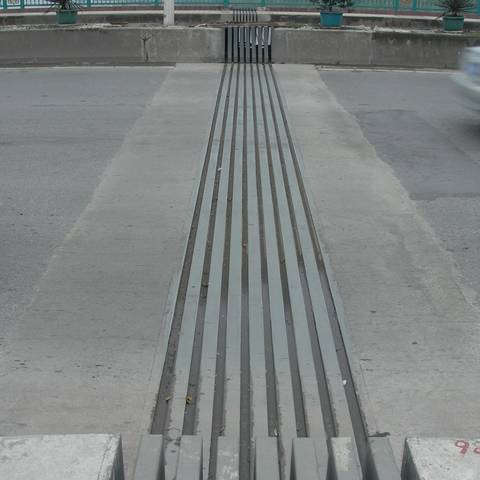 This is a bridge that has been built with modular expansion joints.